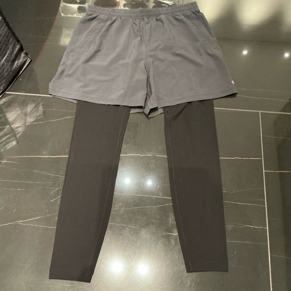 Alo 5” revival 2-in-1 pant in anthracite/black, size L